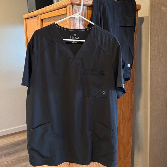 Infinity Men Black V Neck Scrub top/ zip scrub bottoms - Picture 1 of 1